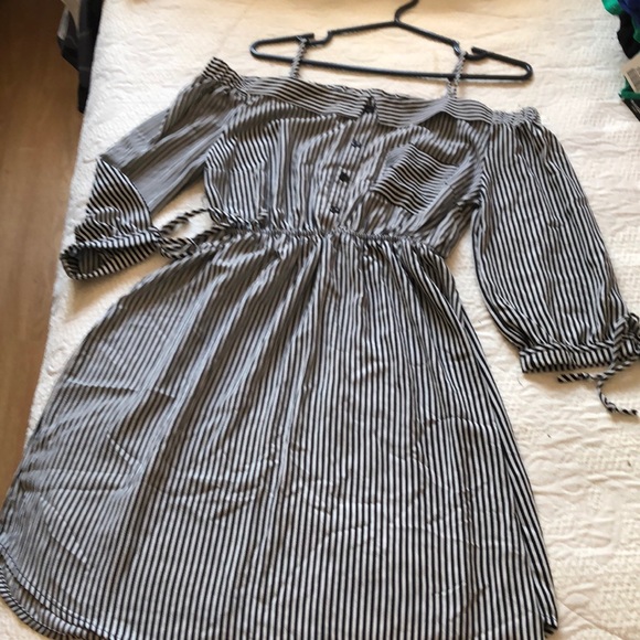 Dresses & Skirts - Pinstripe Cold Shoulder Dress NWOT